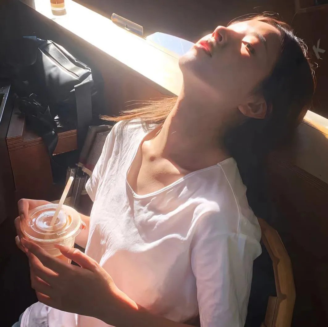 魔女 海报